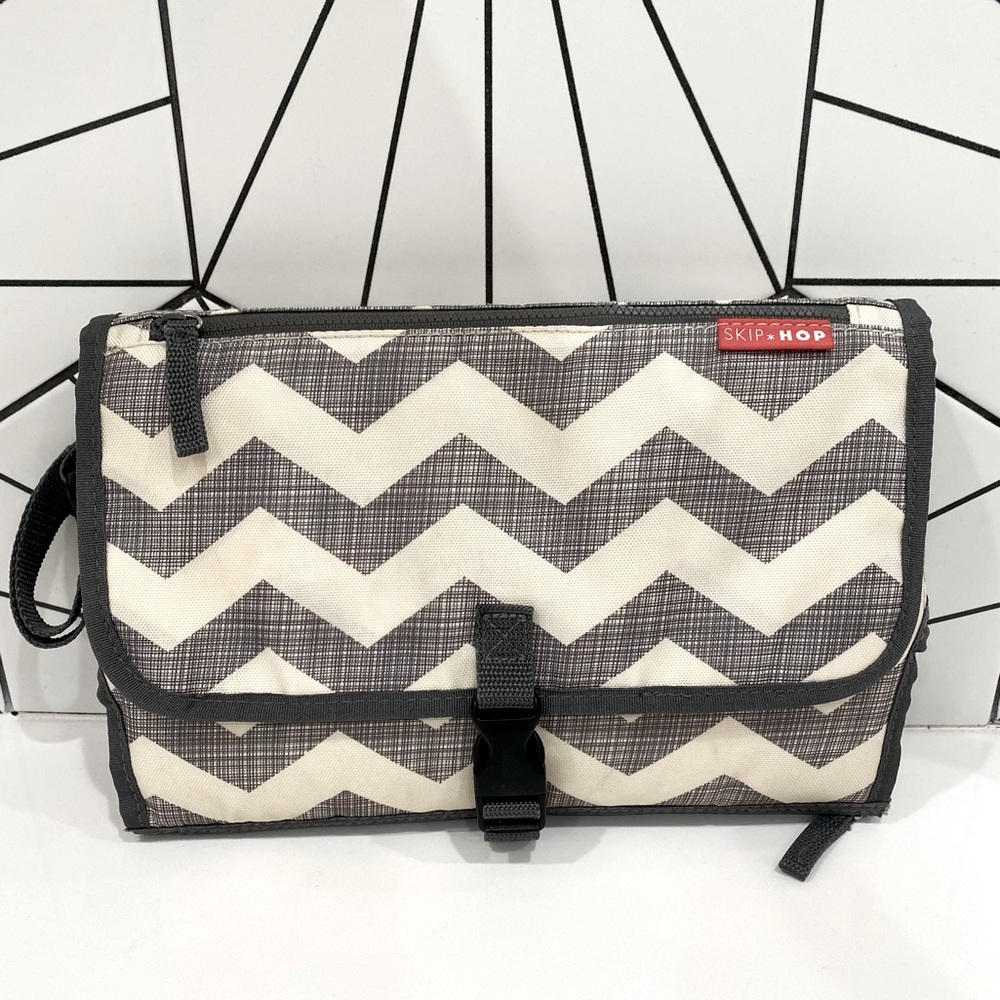 Skip Hop Chevron Diaper Clutch and Changing Station with Wet Dry Bag